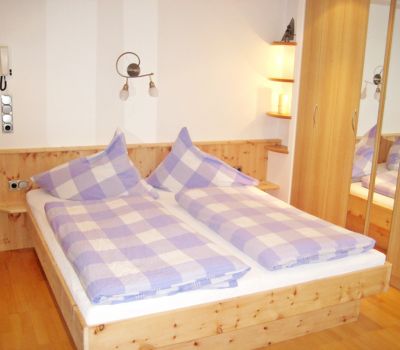 FW 2 , Bett  sm.jpg